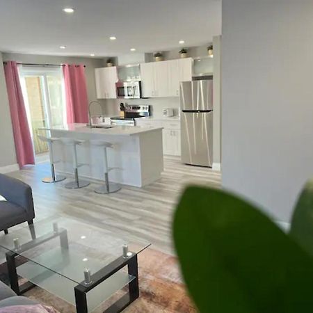 Entire 2 Bedroom Apartment Downtown - U2 Kitchener Luaran gambar