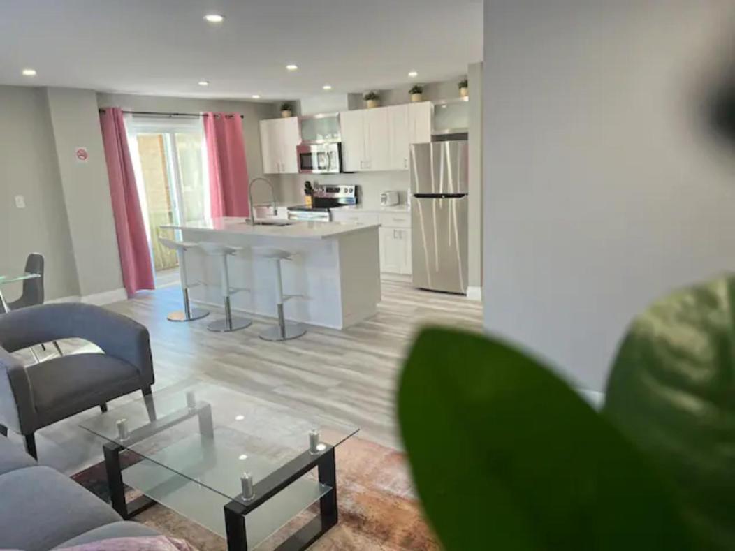Entire 2 Bedroom Apartment Downtown - U2 Kitchener Luaran gambar